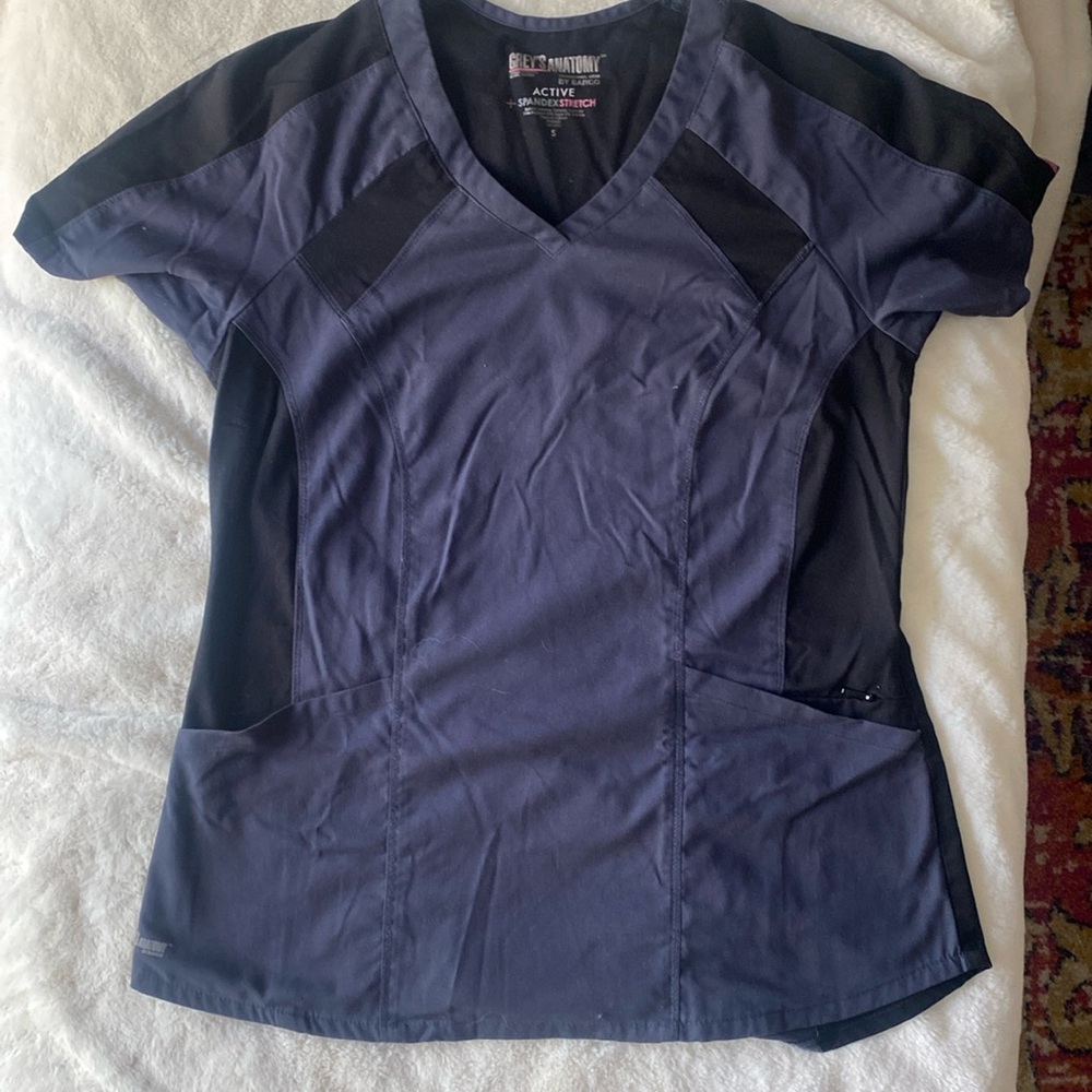 Grey’s Anatomy Active grey scrub top size small